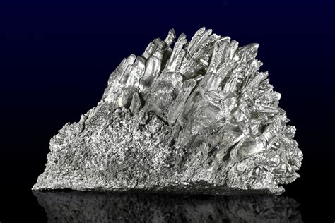  Magnesite! De Mineralen Wonderstof Voor Toekomstige Batterijen En Brandstofcellen